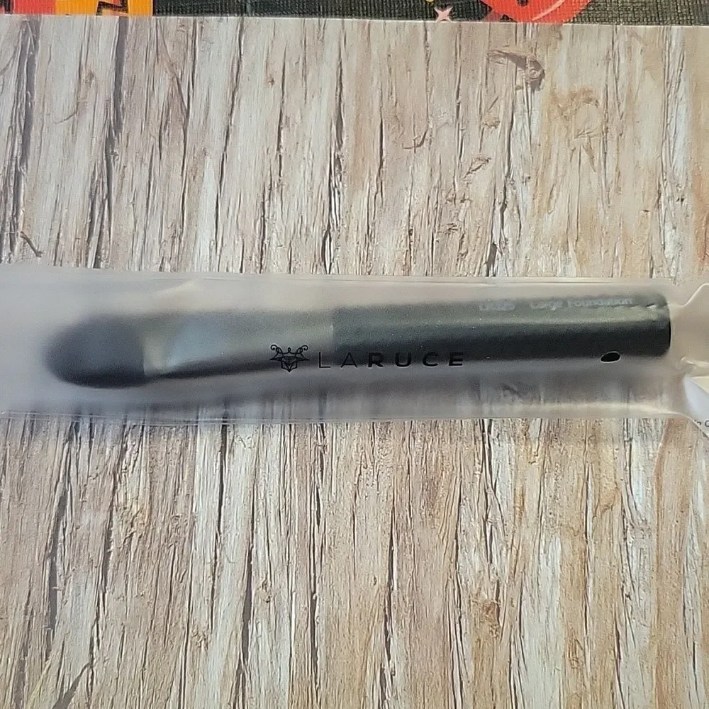 Laruce LR325 Large Foundation Brush
